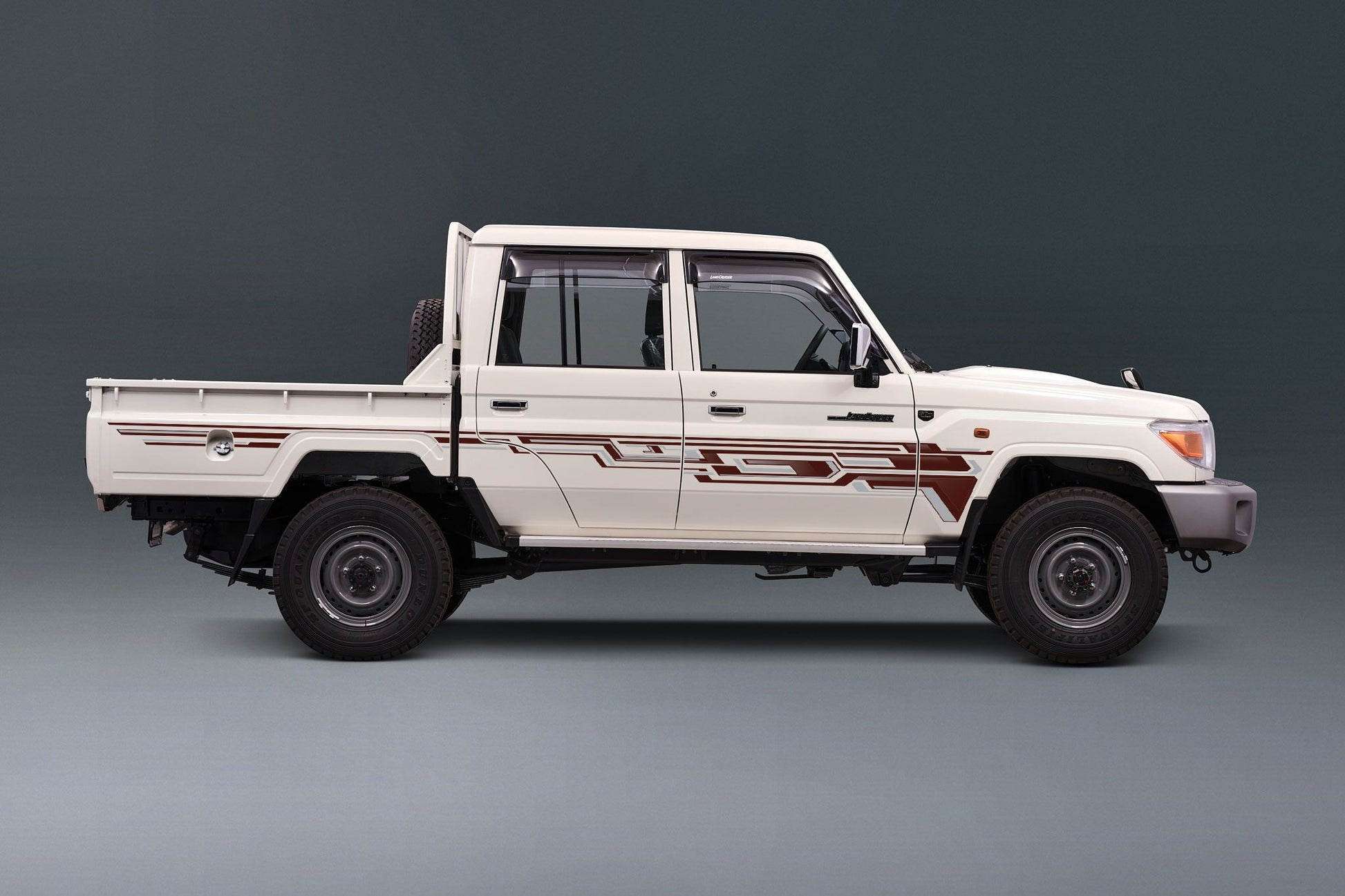 70 Series Land Cruiser Decal Body Stripe Kit (Doha) - 79 Series Dual Cab (2012-)
