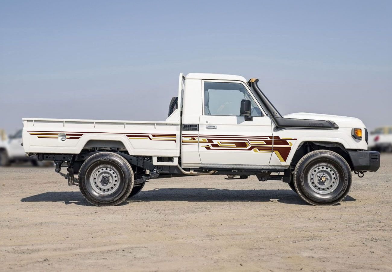 79 Series Single Cab Decal Body Stripe Kit (Doha)
